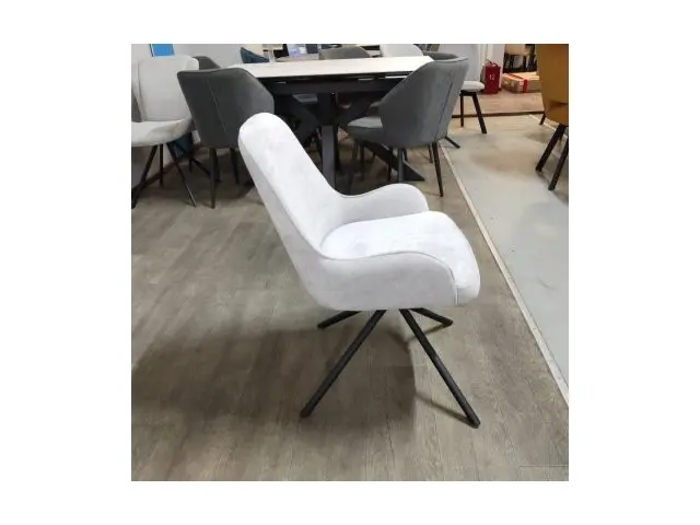 Стул для кухни DikLine 402 N84 св.серый, ножки черные 5