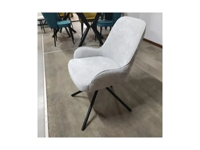 Стул для кухни DikLine 402 N84 св.серый, ножки черные 9