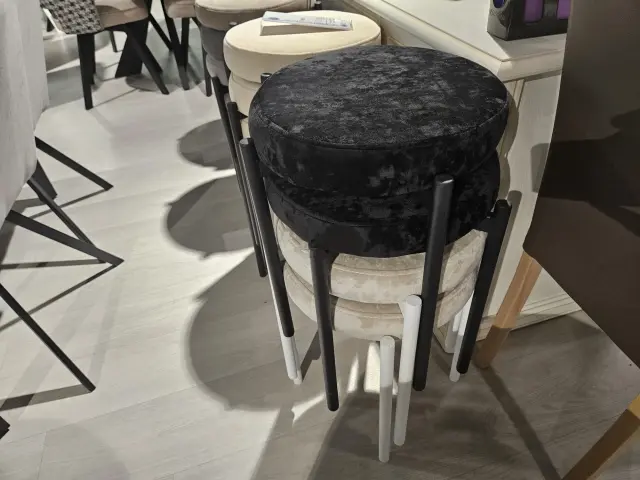 Табурет M18 черный 3