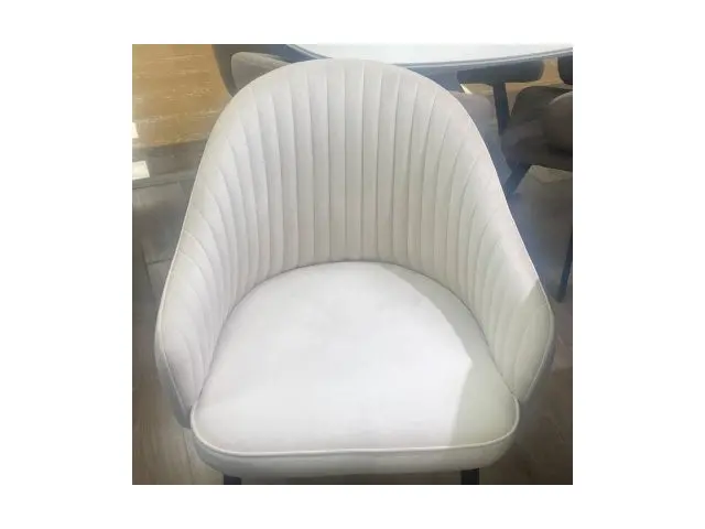 Стул для кухни DikLine 440 C103 крем, ножки черные 6