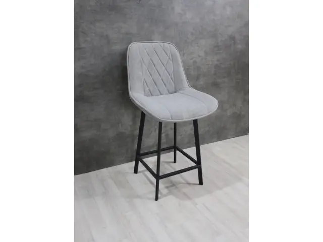 Стул полубарный РОМБ с профильными опорами 2