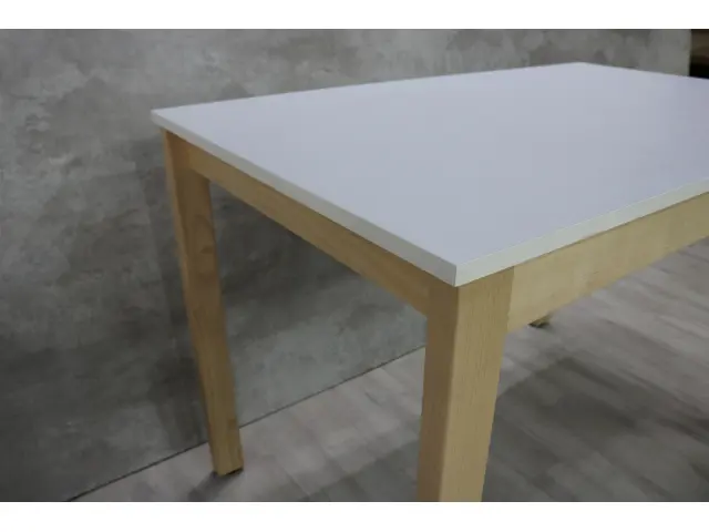 Стол СВИТИ(HPL) раздвижной с опорами из массива 5