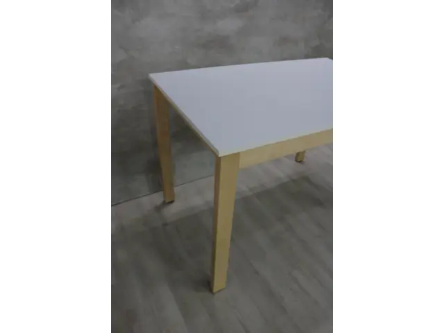 Стол СВИТИ раздвижной с опорами из массива 3